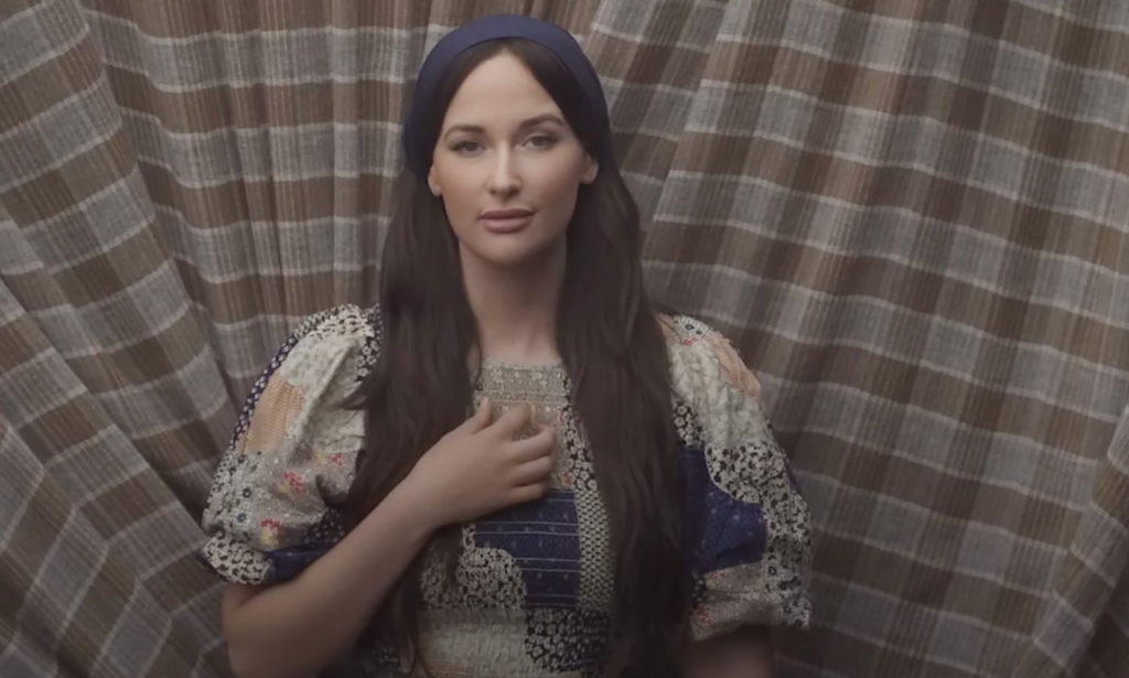 Kacey Musgraves Performs Barefoot on Saturday Night Live, Rocks 2 Stylish Blue Looks